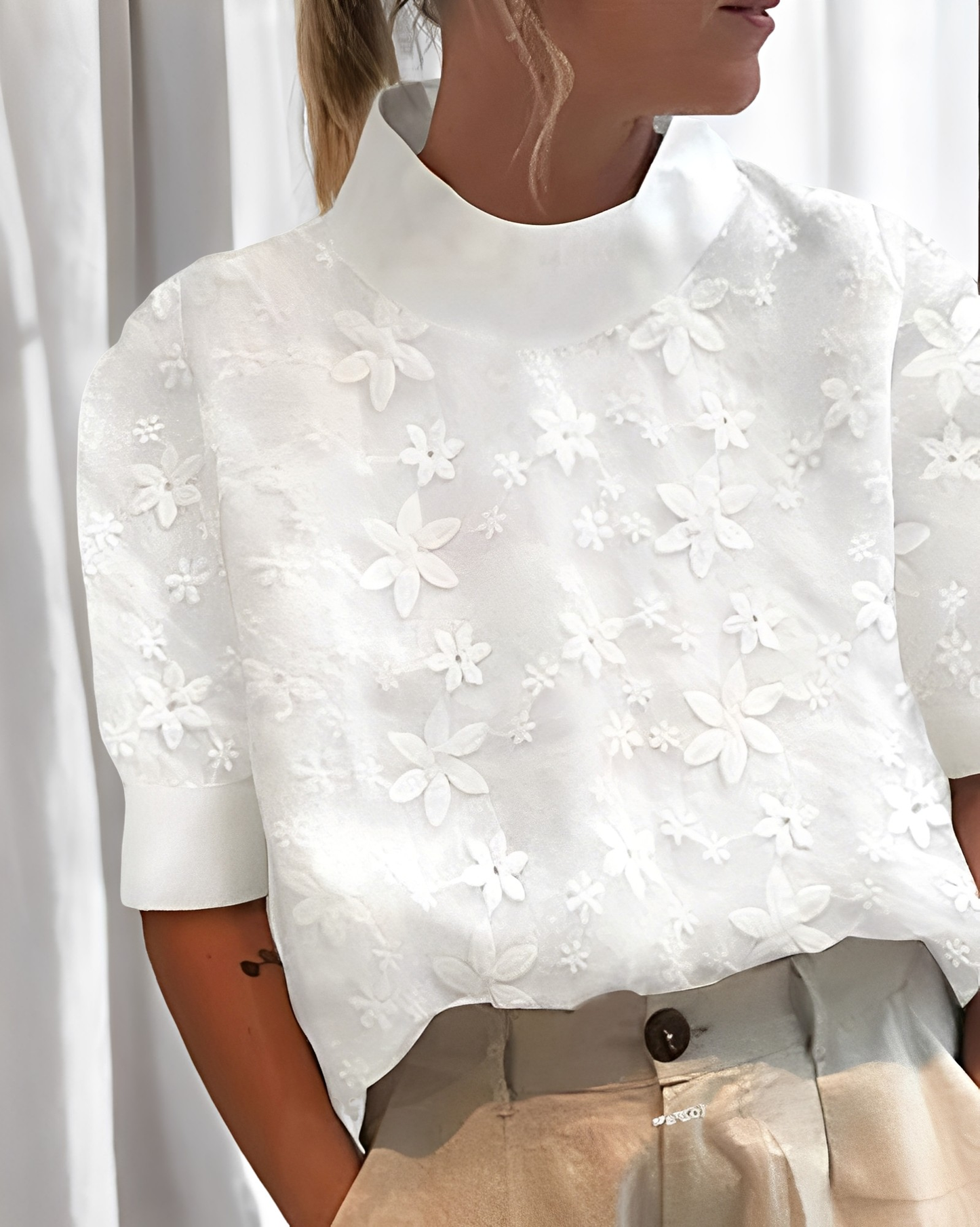 Julia - Modische Bluse mit Stickerei und Stehkragen für Damen