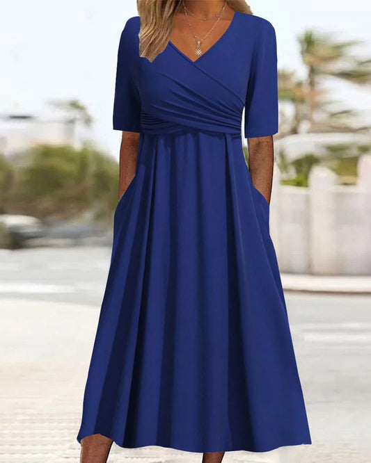 Esther – Kleid mit Kreuzplissee und V-Ausschnitt